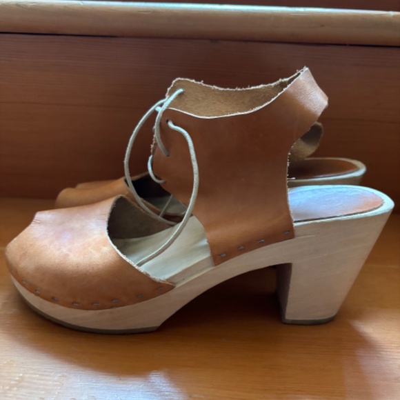 Bryr Clogs - Picture 3 of 4